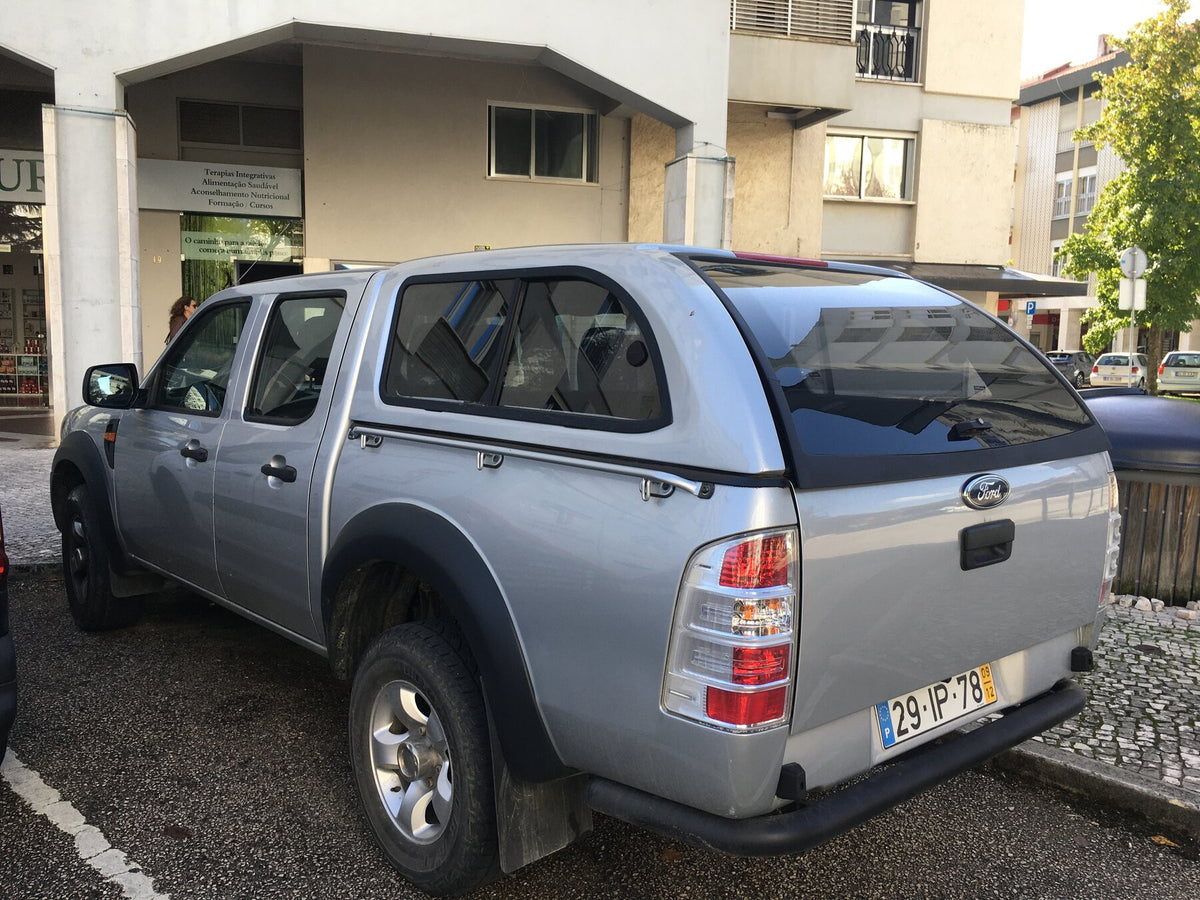 Linextras Starlux – Hard top in vetroresina Ford Ranger 2006–2009 Double Cab con finestrini laterali – foto indicativa