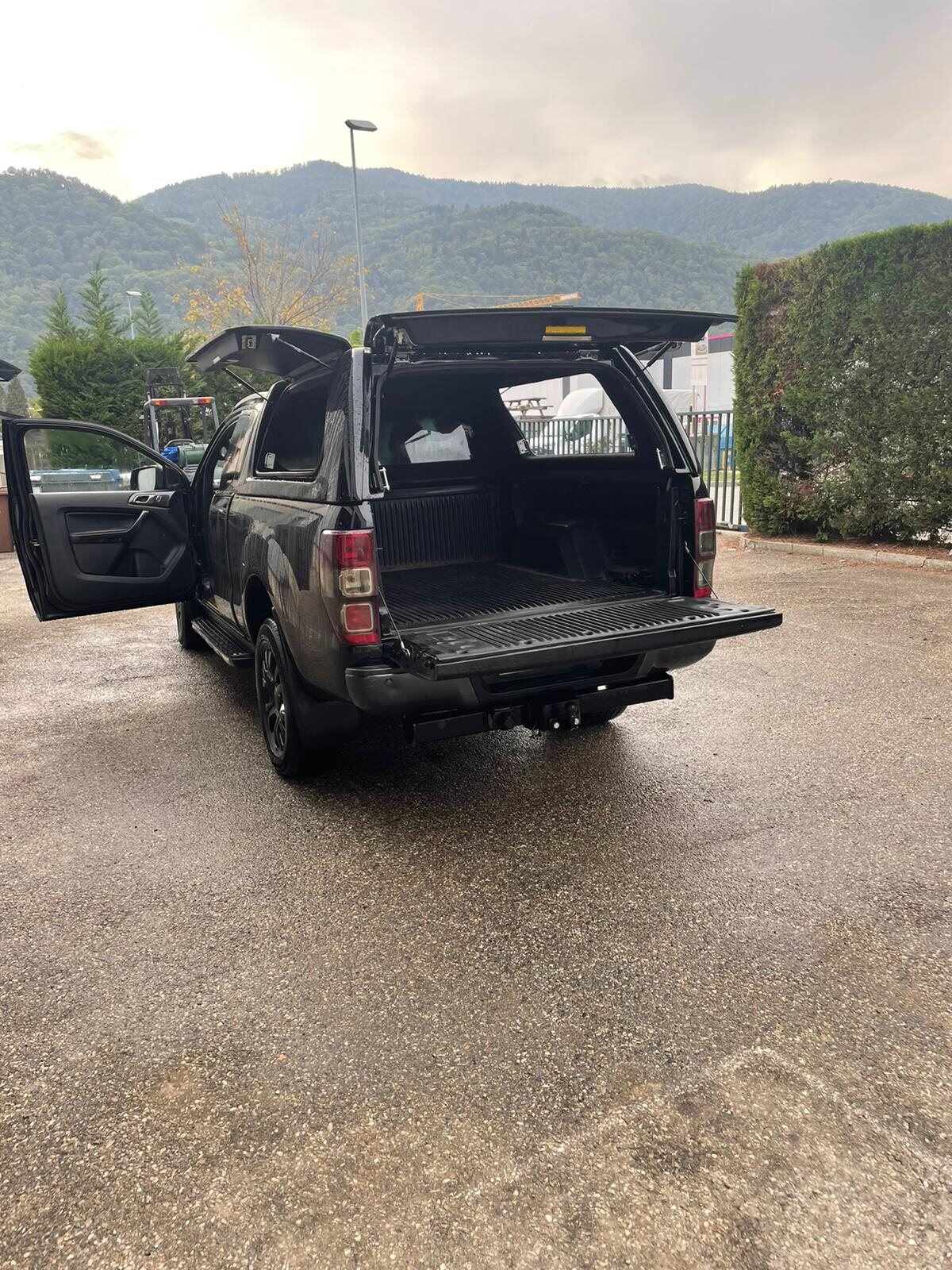 Linextras Starflex – Hard top in vetroresina Ford Ranger 2012–2016 Extra Cab con portelli laterali – foto indicativa