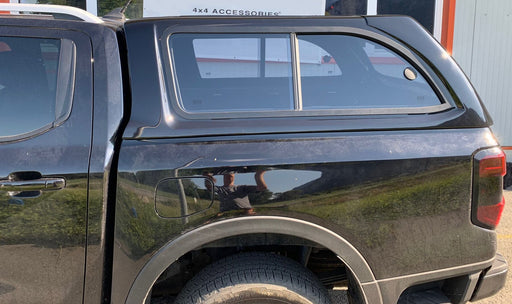 Linextras Starlux – Hard top in vetroresina Ford Ranger 2023+ Extra Cab con finestrini laterali – foto indicativa