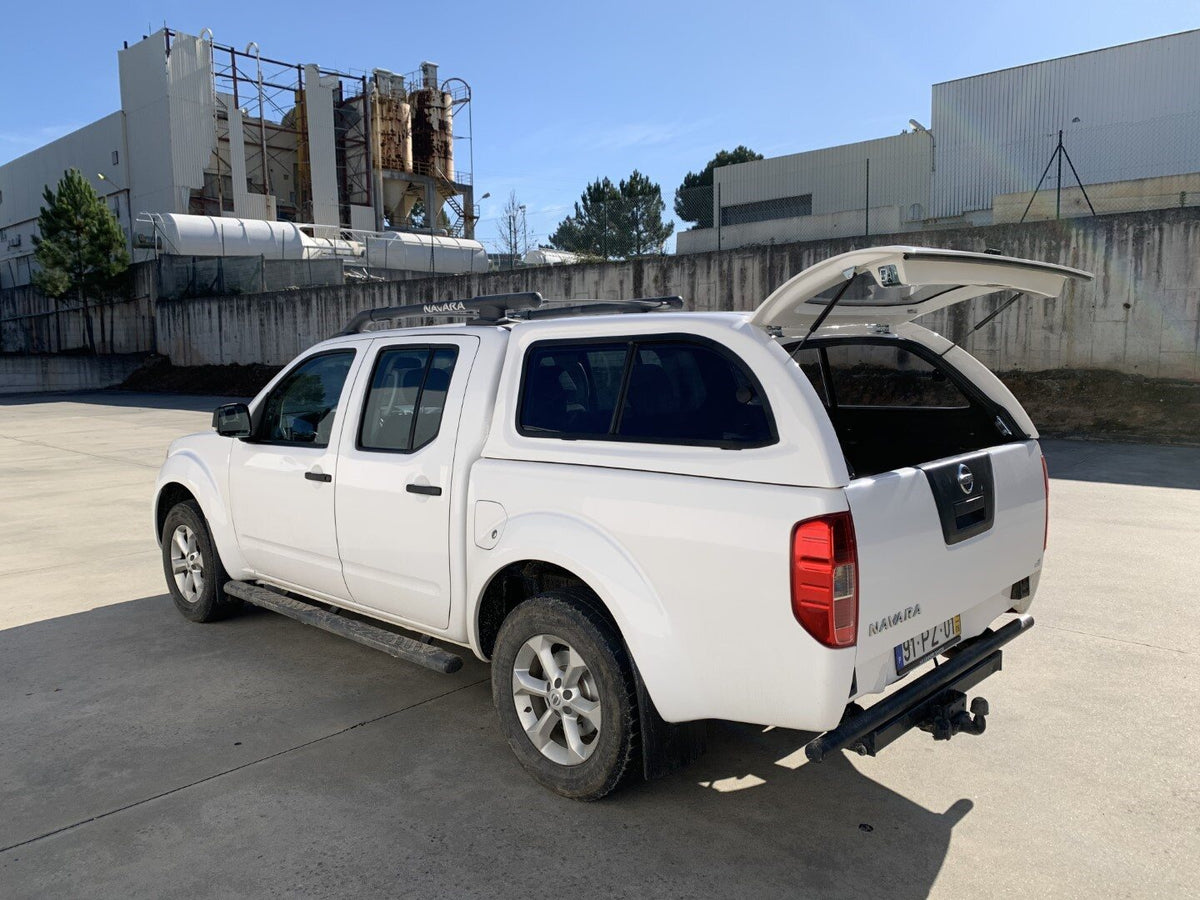 Linextras Starlux – Hard top in vetroresina Nissan Navara D40 cassone lungo 2010–2015 Double Cab con finestrini laterali – foto indicativa