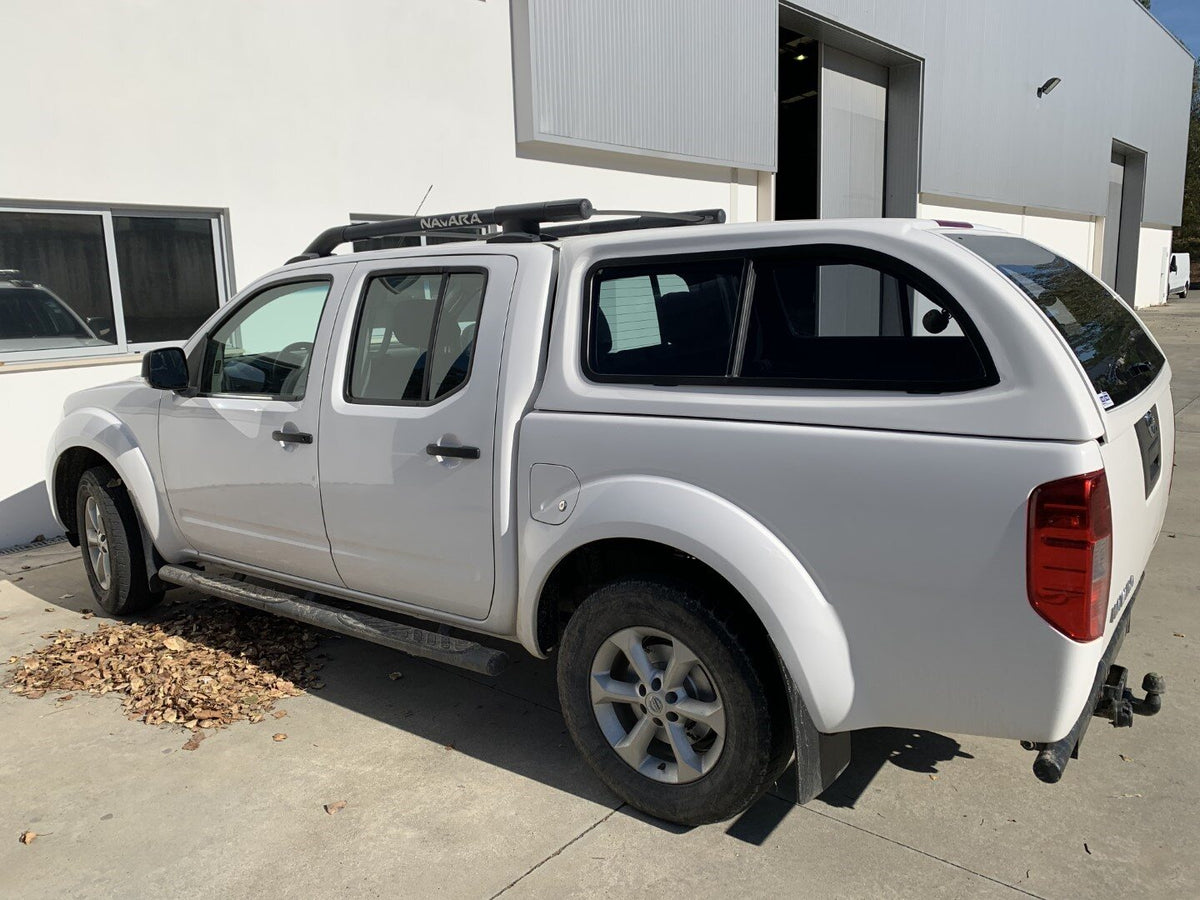 Linextras Starlux – Hard top in vetroresina Nissan Navara D40 cassone lungo 2010–2015 Double Cab con finestrini laterali – foto indicativa