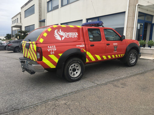 Linextras Starlux – Hard top in vetroresina Nissan Navara D40 cassone lungo 2010–2015 Double Cab senza finestrini laterali – foto indicativa