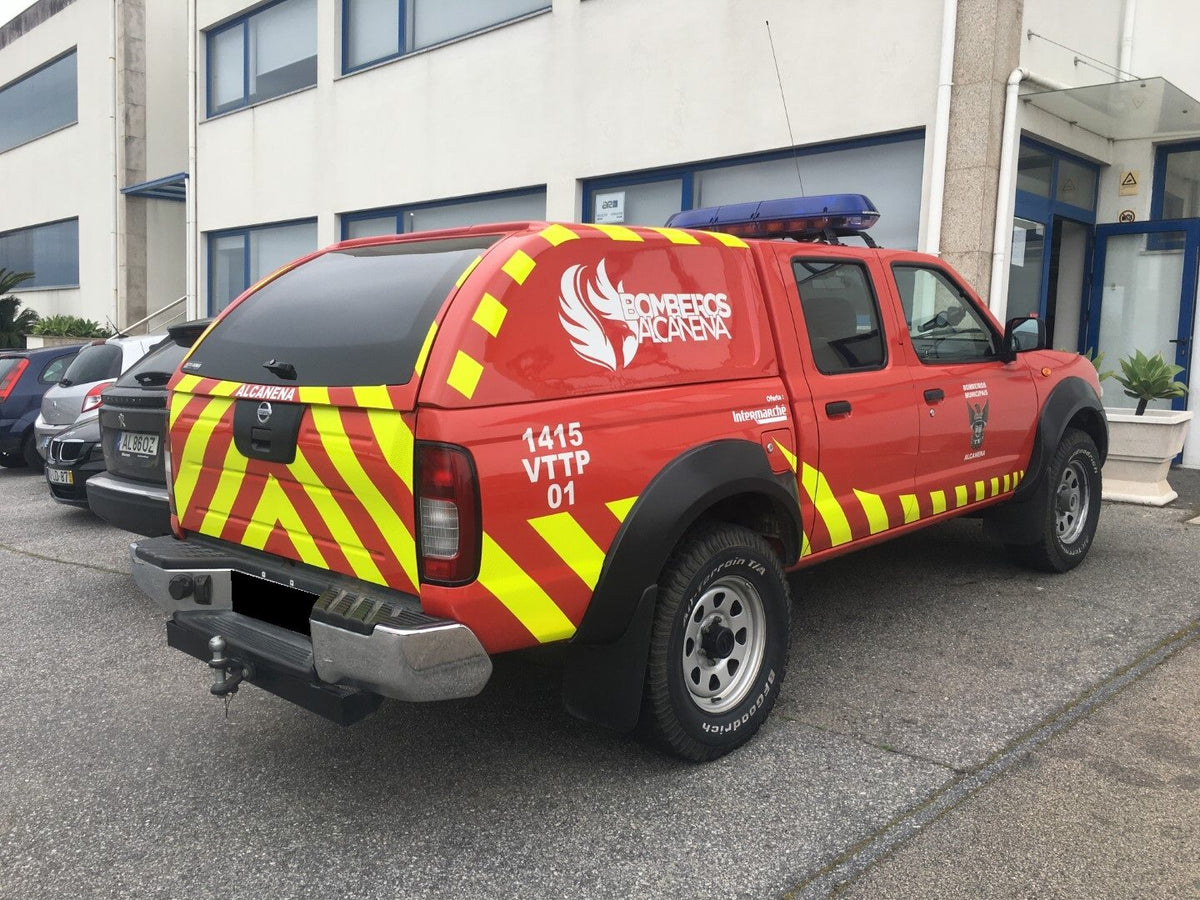 Linextras Starlux – Hard top in vetroresina Nissan Navara D40 cassone lungo 2010–2015 Double Cab senza finestrini laterali – foto indicativa