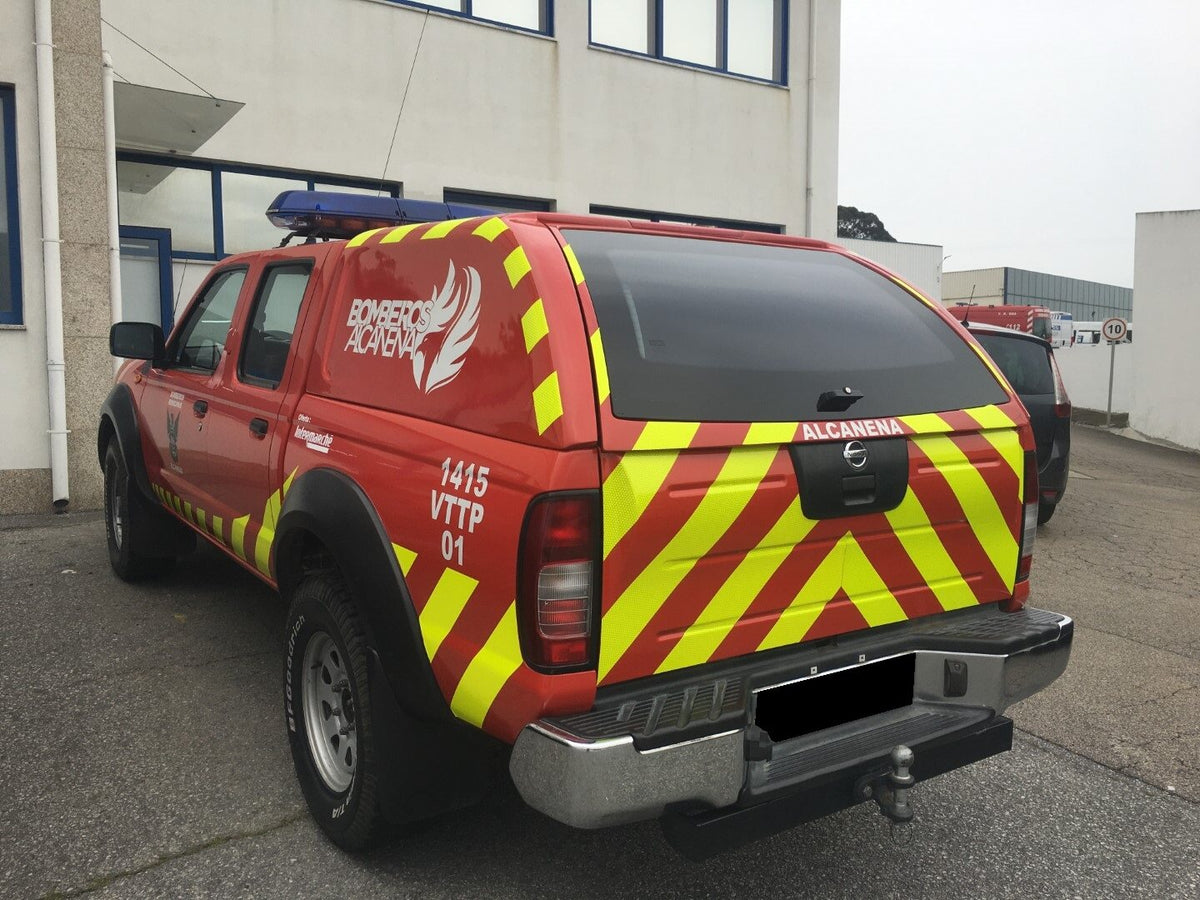 Linextras Starlux – Hard top in vetroresina Nissan Navara D40 cassone lungo 2010–2015 Double Cab senza finestrini laterali – foto indicativa
