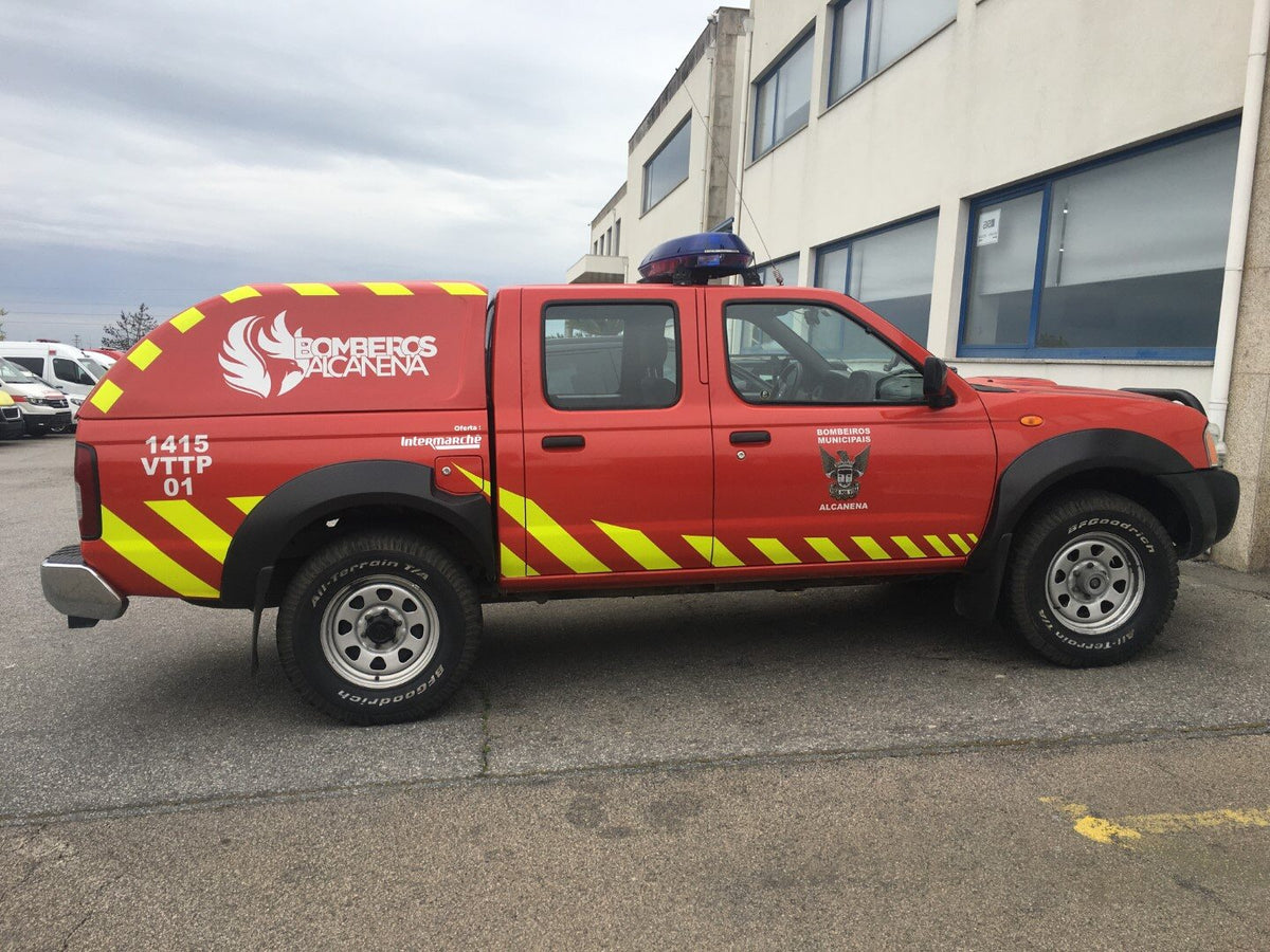 Linextras Starlux – Hard top in vetroresina Nissan Navara D40 cassone lungo 2010–2015 Double Cab senza finestrini laterali – foto indicativa