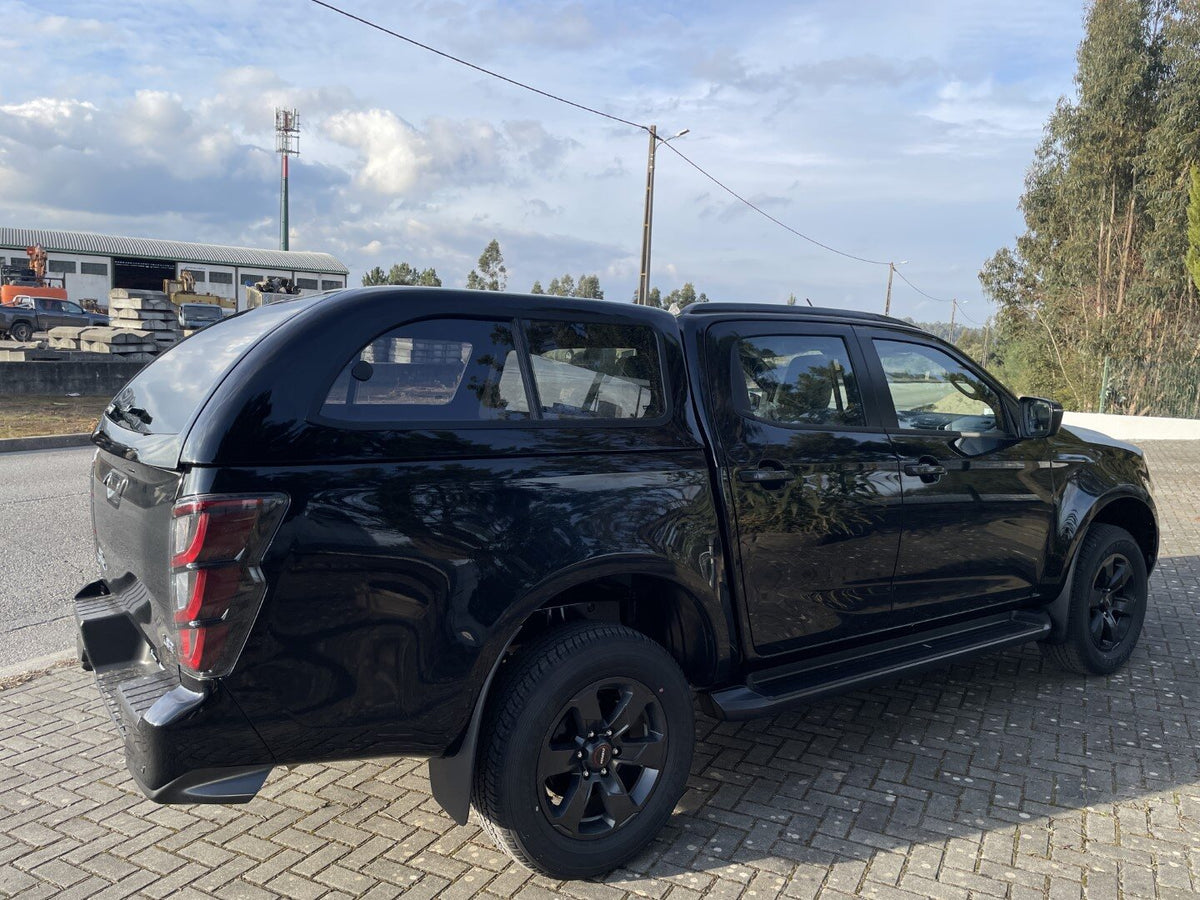 Linextras Starlux – Hard top in vetroresina Isuzu D-Max 2024+ Extra Cab con finestrini laterali – foto indicativa