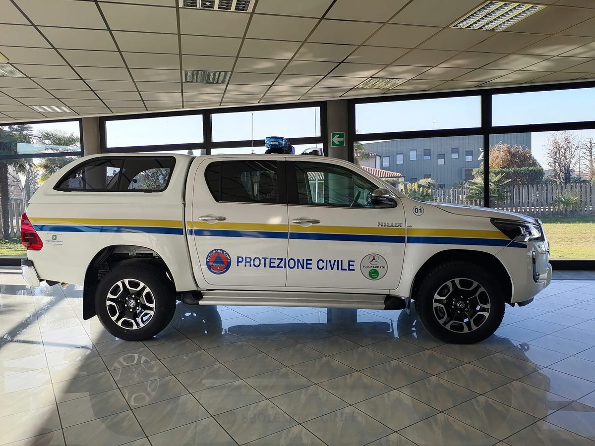 Linextras Starlux – Hard top in vetroresina Toyota Hilux Revo 2015–2020 Single Cab con finestrini laterali – foto indicativa