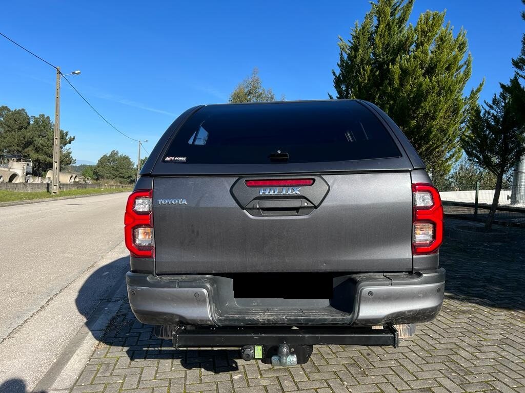 Linextras Starlux – Hard top in vetroresina Toyota Hilux Revo 2020–2025 Double Cab senza finestrini laterali – foto indicativa