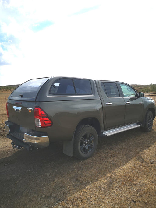 Linextras Starlux – Hard top in vetroresina Toyota Hilux Revo 2020–2025 Extra Cab con finestrini laterali – foto indicativa