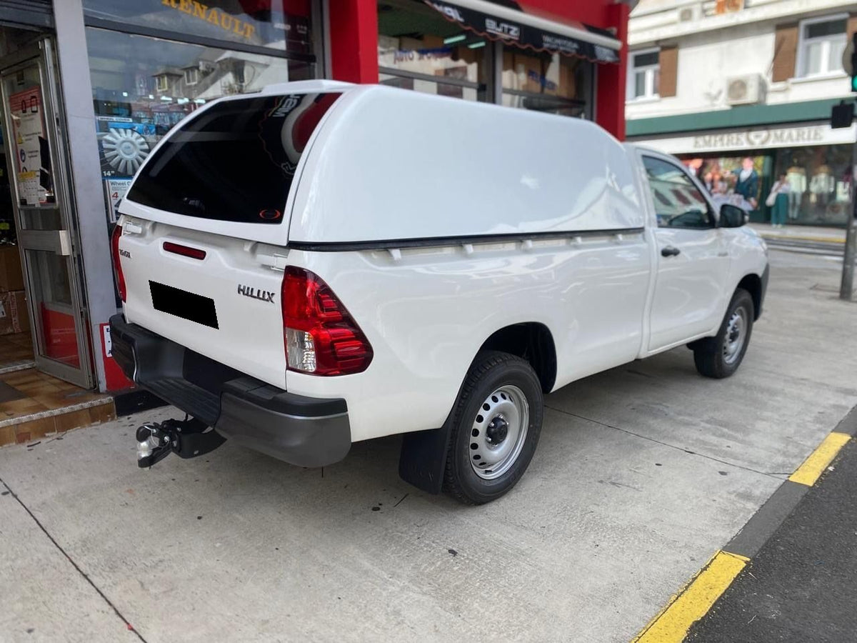 Linextras Starlux – Hard top in vetroresina Toyota Hilux Revo 2020–2025 Extra Cab senza finestrini laterali – foto indicativa