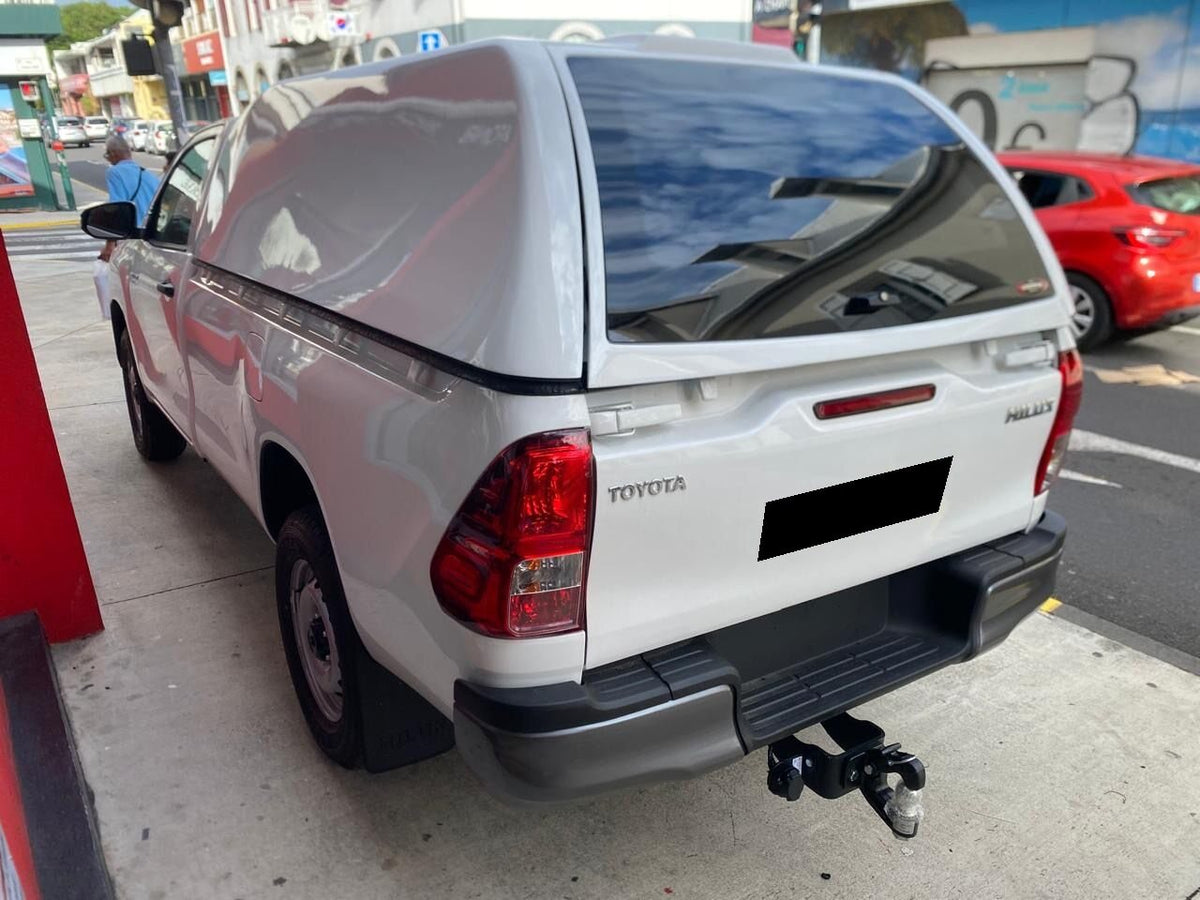 Linextras Starlux – Hard top in vetroresina Toyota Hilux Revo 2020–2025 Extra Cab senza finestrini laterali – foto indicativa
