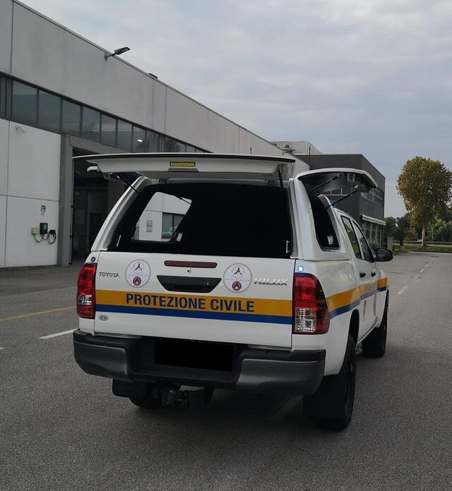 Linextras Starflex – Hard top in vetroresina Toyota Hilux Revo 2020–2025 Double Cab senza portelli laterali – foto indicativa