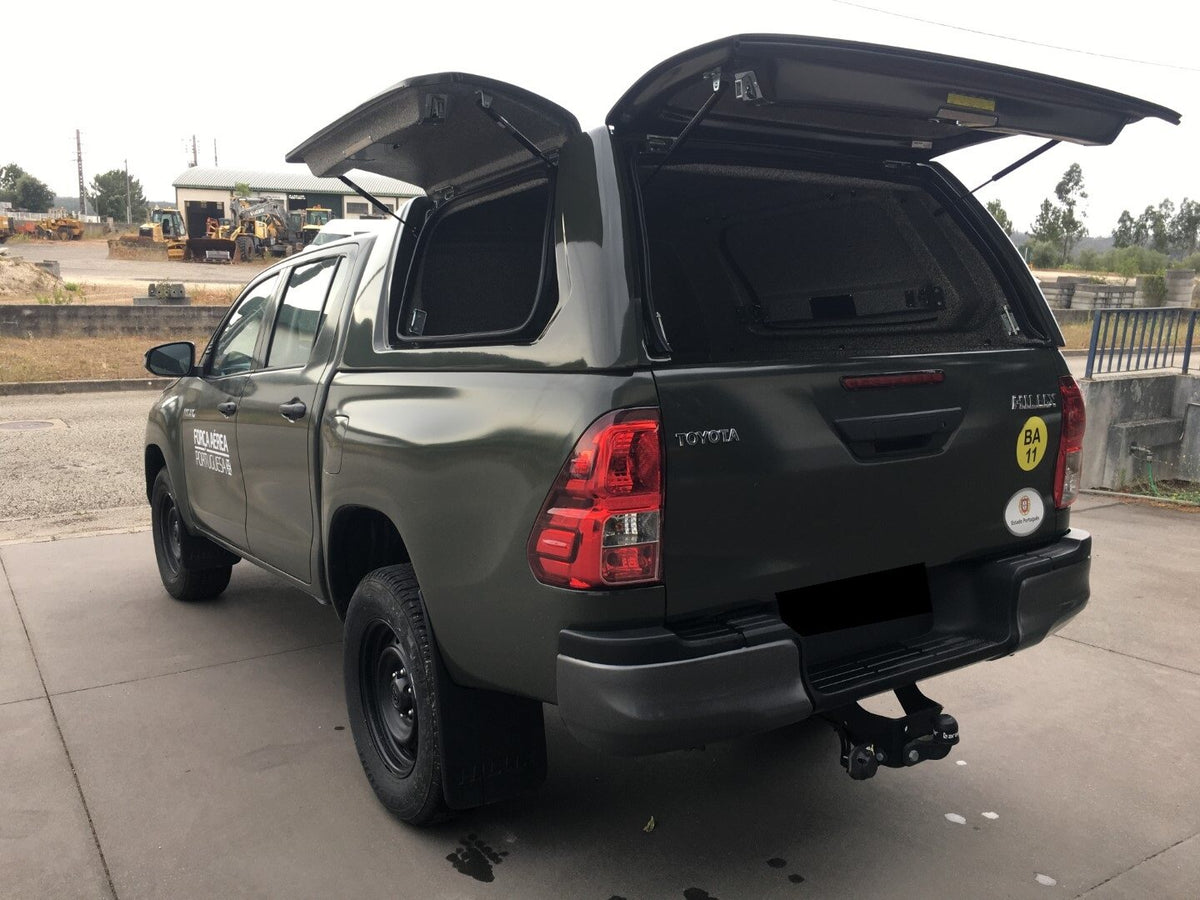 Linextras Starflex – Hard top in vetroresina Toyota Hilux Revo 2020–2025 Double Cab senza portelli laterali – foto indicativa