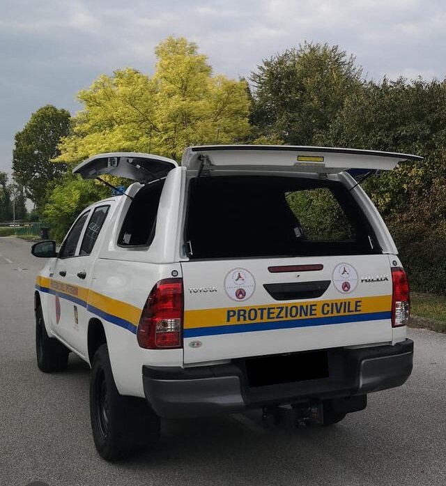 Linextras Starflex – Hard top in vetroresina Toyota Hilux Revo 2020–2025 Double Cab senza portelli laterali – foto indicativa