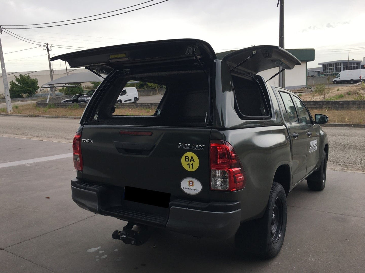 Linextras Starflex – Hard top in vetroresina Toyota Hilux Revo 2020–2025 Double Cab senza portelli laterali – foto indicativa