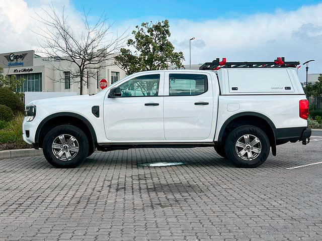 RSI SmartCap EVOc Commercial EC0305-WH Ford Ranger 2012-2022 Double Cab bianco - veicolo completo live laterale