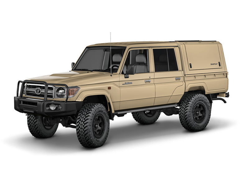 Hard top RSI SmartCap EVO LC Defender per Toyota Land Cruiser 79 Double Cab, vista anteriore 3/4 su sfondo bianco