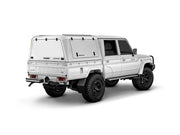 Hard top RSI SmartCap EVO LC Defender per Toyota Land Cruiser 79 Double Cab, vista posteriore 3/4 ravvicinata