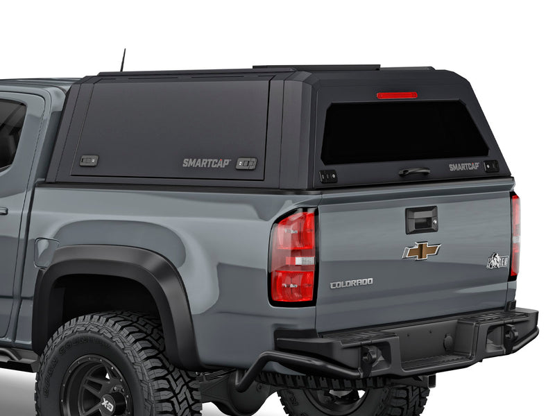 Hard top RSI SmartCap EVOa Adventure per Chevrolet Colorado / GMC Canyon 2015–2022 Extended Cab 6', vista posteriore 3/4 ravvicinata
