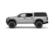 Hard top RSI SmartCap EVOa Adventure per Chevrolet Colorado / GMC Canyon 2023+ Crew Cab 5', vista laterale su sfondo bianco