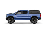 Hard top RSI SmartCap EVOa Adventure per Chevrolet Silverado / GMC Sierra 1500 2019+ Short Bed 5,8', vista laterale su sfondo bianco
