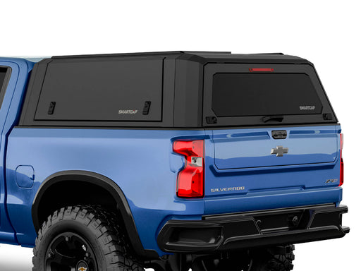 Hard top RSI SmartCap EVOa Adventure per Chevrolet Silverado / GMC Sierra 1500 2019+ Short Bed 5,8', vista posteriore 3/4 ravvicinata