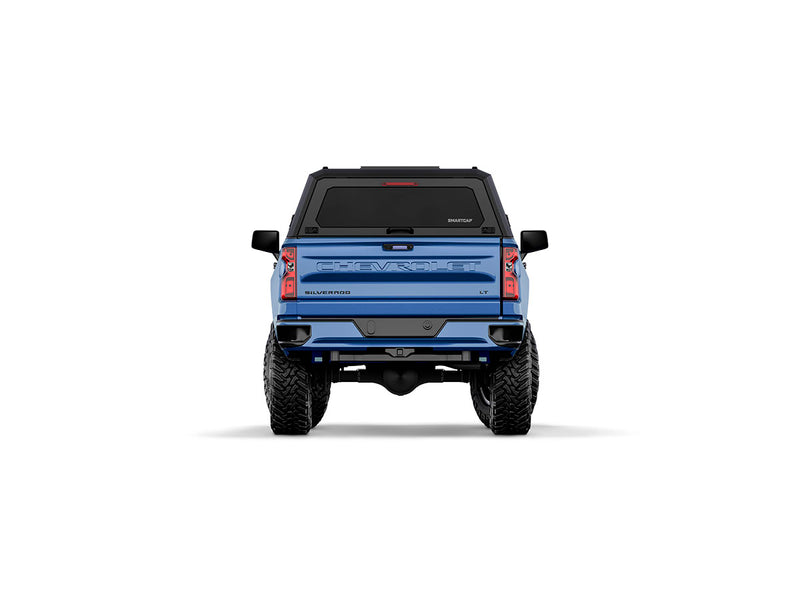 Hard top RSI SmartCap EVOa Adventure per Chevrolet Silverado / GMC Sierra 1500 2019+ Standard Bed 6,5', vista posteriore su sfondo bianco