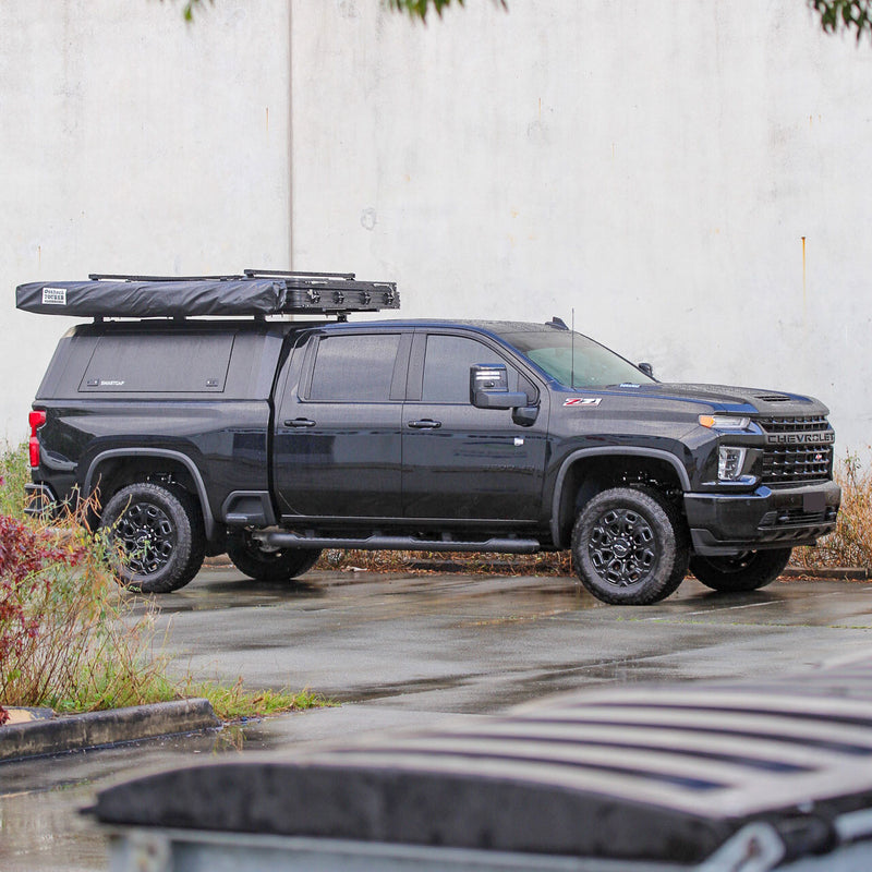 Hard top RSI SmartCap EVOa Adventure montato su Chevrolet Silverado / GMC Sierra 2500/3500 HD 2020+, foto reale