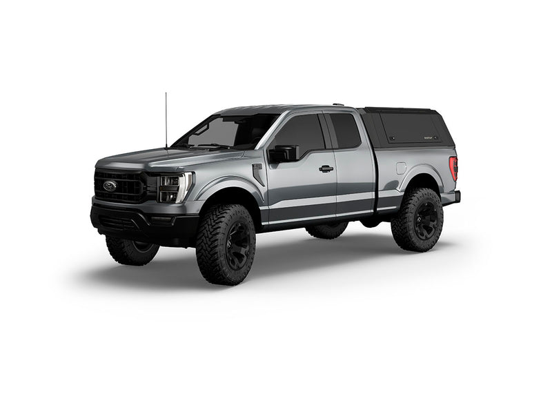 Hard top RSI SmartCap EVOa Adventure per Ford F-150 2015–2020 Standard Bed 6,5', vista anteriore 3/4 su sfondo bianco