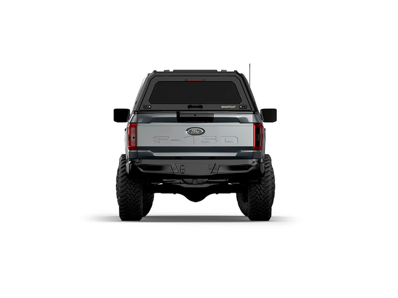 Hard top RSI SmartCap EVOa Adventure per Ford F-150 2015–2020 Standard Bed 6,5', vista posteriore su sfondo bianco