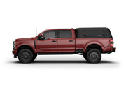 Hard top RSI SmartCap EVOa Adventure per Ford F-250 / F-350 Super Duty 2017–2022, vista laterale su sfondo bianco