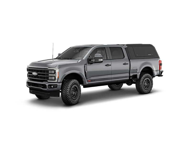 Hard top RSI SmartCap EVOa Adventure per Ford F-250 / F-350 Super Duty 2023+, vista anteriore 3/4 su sfondo bianco