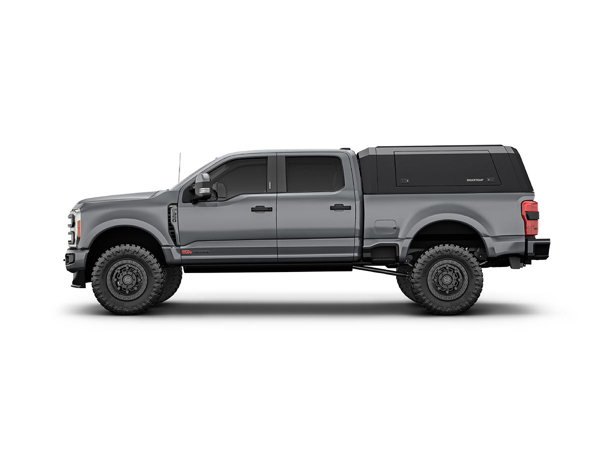 Hard top RSI SmartCap EVOa Adventure per Ford F-250 / F-350 Super Duty 2023+, vista laterale su sfondo bianco
