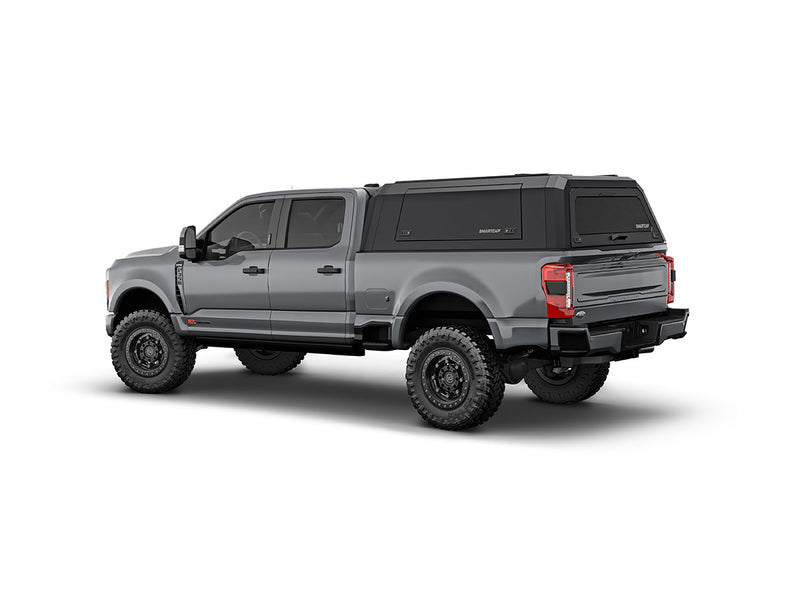 Hard top RSI SmartCap EVOa Adventure per Ford F-250 / F-350 Super Duty 2023+, vista posteriore 3/4 su sfondo bianco