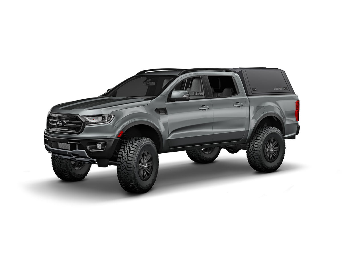 Hard top RSI SmartCap EVOa Adventure per Ford Ranger 2012–2022 Double Cab, vista anteriore 3/4 su sfondo bianco
