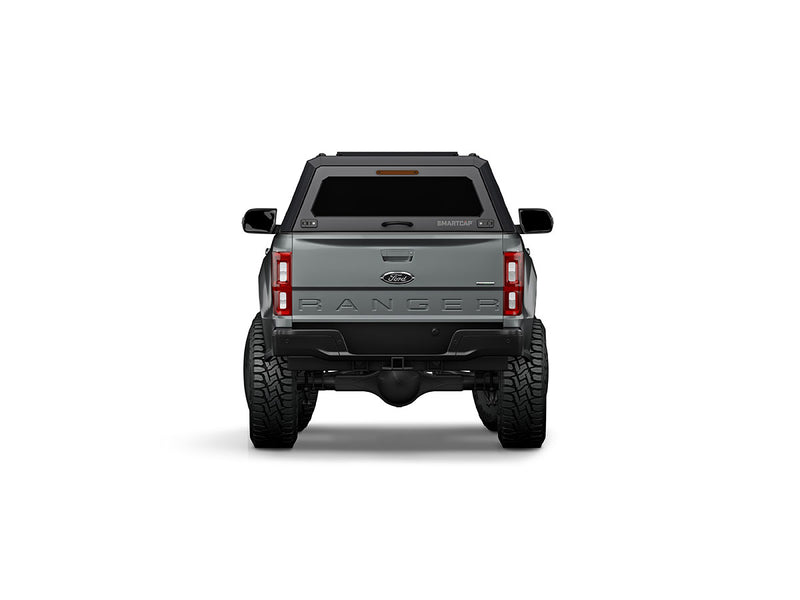 Hard top RSI SmartCap EVOa Adventure per Ford Ranger 2012–2022 Double Cab, vista posteriore su sfondo bianco