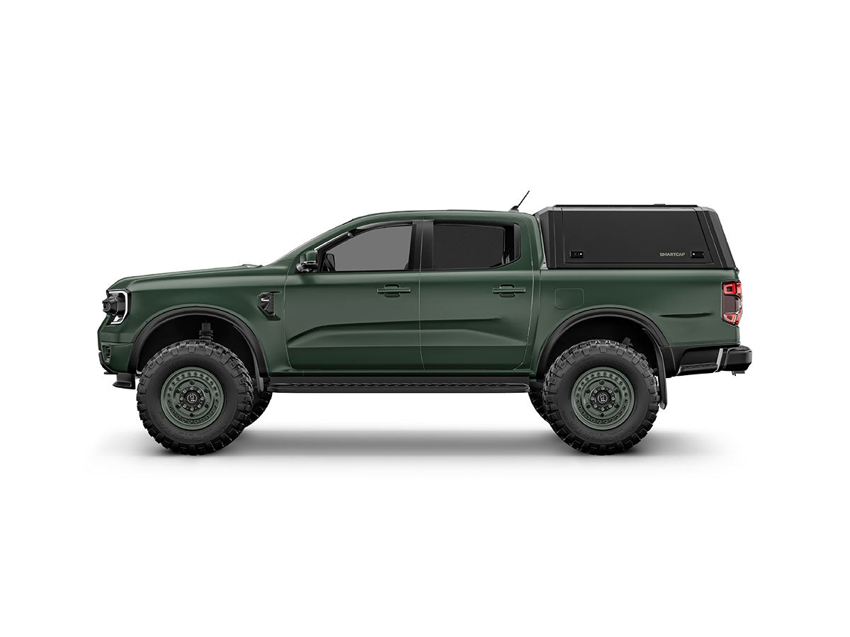 Hard top RSI SmartCap EVOa Adventure per Ford Ranger 2023+ Double Cab, vista laterale su sfondo bianco