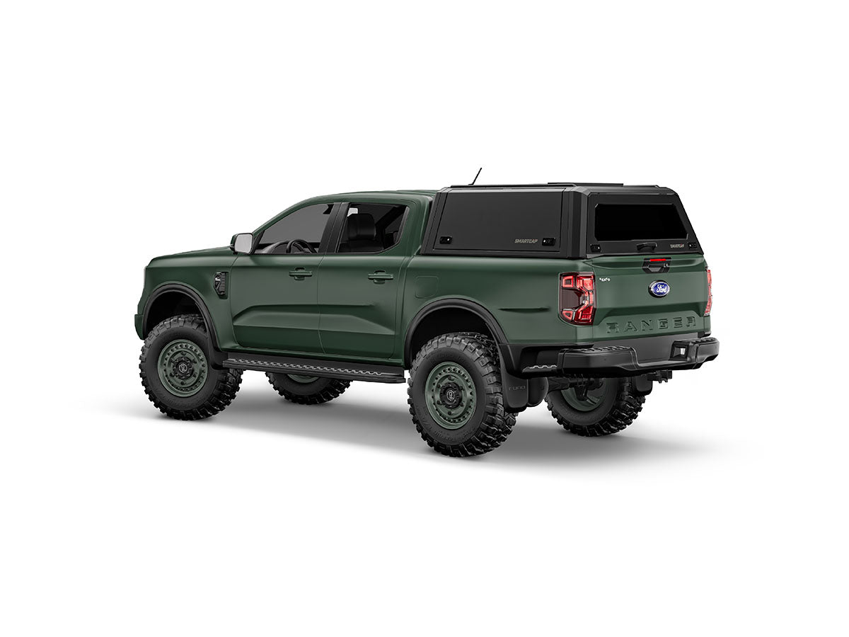 Hard top RSI SmartCap EVOa Adventure per Ford Ranger 2023+ Double Cab, vista posteriore 3/4 su sfondo bianco
