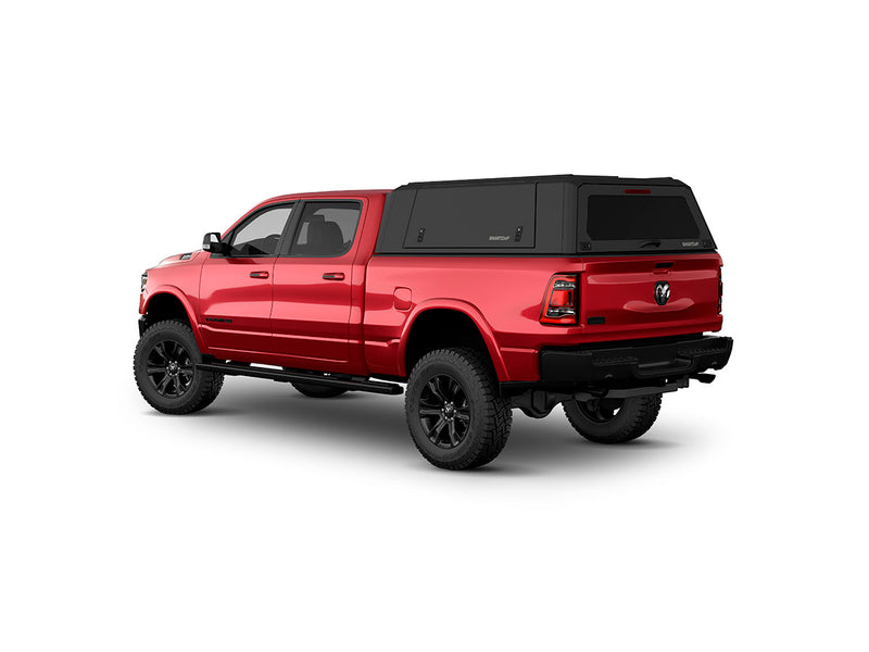 Hard top RSI SmartCap EVOa Adventure per RAM 2500/3500 DS/DT 2009+, vista posteriore 3/4 su sfondo bianco