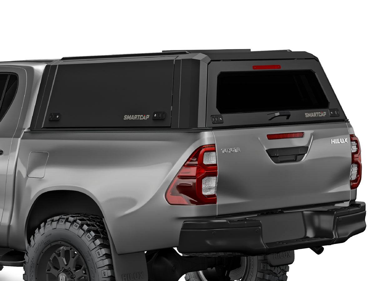 Hard top RSI SmartCap EVOa Adventure per Toyota Hilux 2016–2025 Double Cab, vista posteriore 3/4 ravvicinata
