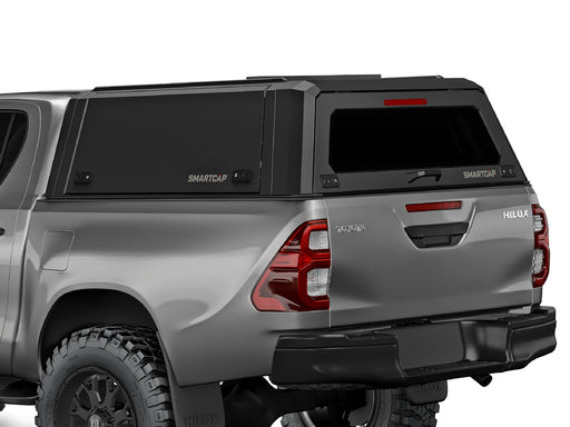 Hard top RSI SmartCap EVOa Adventure per Toyota Hilux 2016–2025 Double Cab, vista posteriore 3/4 ravvicinata