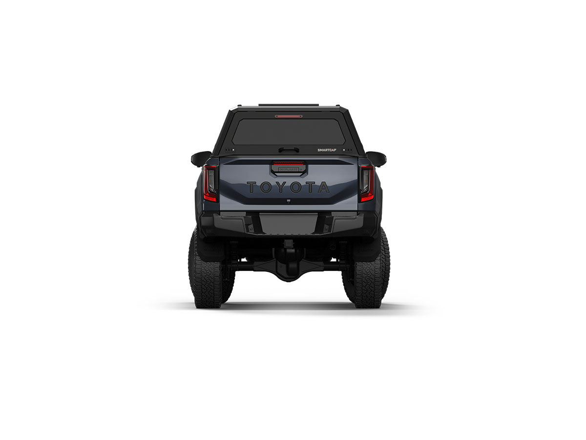 Hard top RSI SmartCap EVOa Adventure per Toyota Hilux 2026+ Double Cab, vista posteriore su sfondo bianco