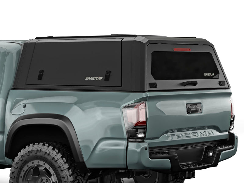 Hard top RSI SmartCap EVOa Adventure per Toyota Tacoma 2016–2023 Short Bed 5', vista posteriore 3/4 ravvicinata