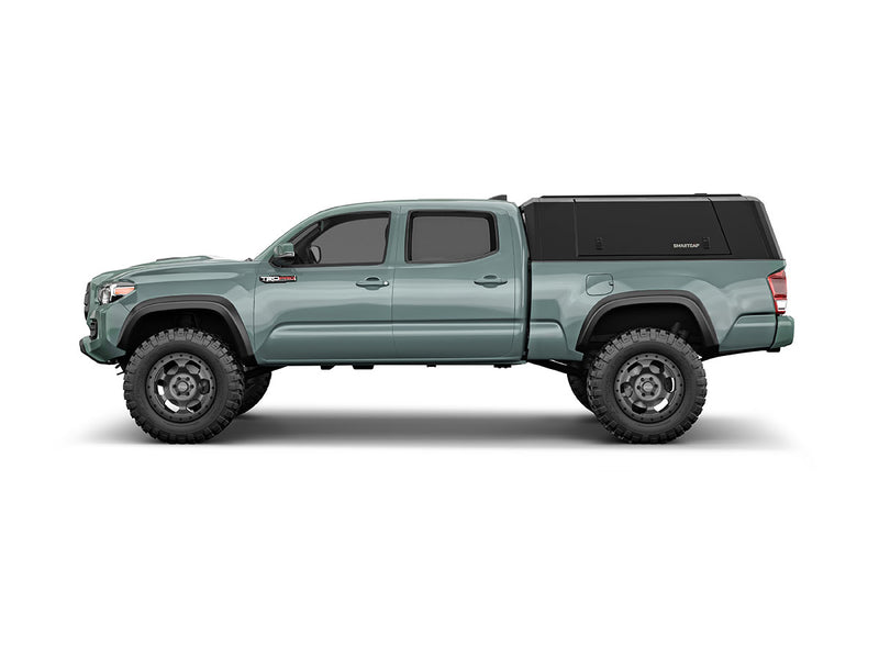 Hard top RSI SmartCap EVOa Adventure per Toyota Tacoma 2016–2023 Standard Bed 6', vista laterale su sfondo bianco