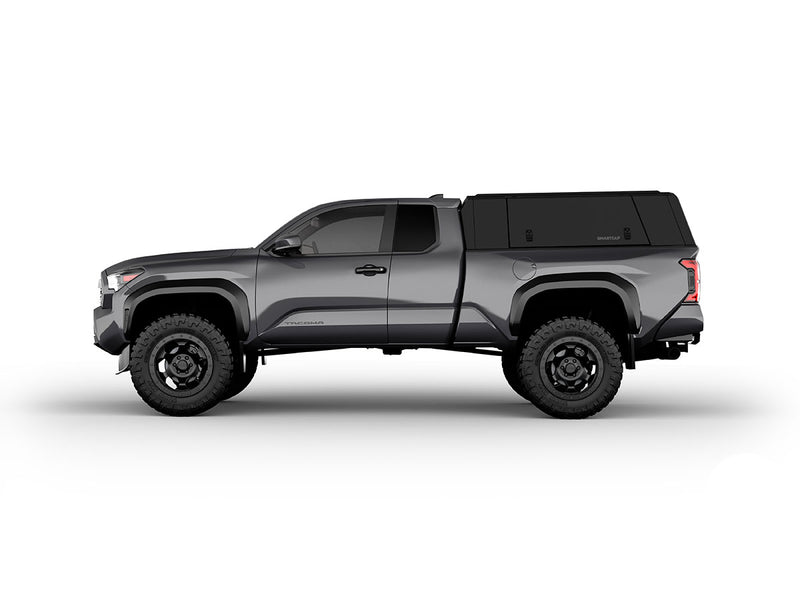 Hard top RSI SmartCap EVOa Adventure per Toyota Tacoma 2024+ Standard Bed 6', vista laterale su sfondo bianco