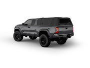 Hard top RSI SmartCap EVOa Adventure per Toyota Tacoma 2024+ Standard Bed 6', vista posteriore 3/4 su sfondo bianco