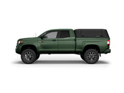 Hard top RSI SmartCap EVOa Adventure per Toyota Tundra 2007–2021 Standard Bed 6,5', vista laterale su sfondo bianco