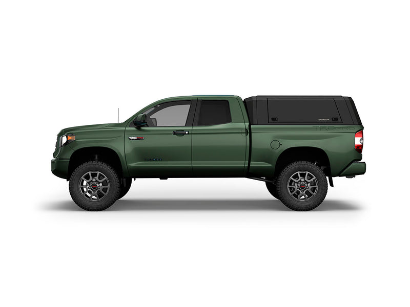 Hard top RSI SmartCap EVOa Adventure per Toyota Tundra 2007–2021 Standard Bed 6,5', vista laterale su sfondo bianco