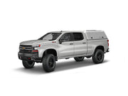 Hard top RSI SmartCap EVOc Commercial per Chevrolet Silverado / GMC Sierra 1500 2019+ Standard Bed 6,5', vista anteriore 3/4 su sfondo bianco