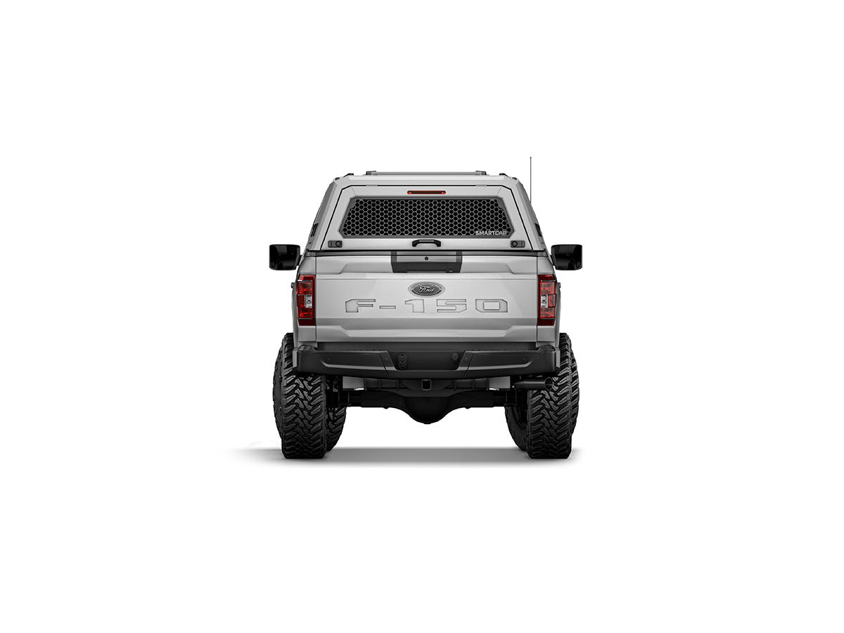 Hard top RSI SmartCap EVOc Commercial per Ford F-150 2021+ Standard Bed 6,5', vista posteriore su sfondo bianco
